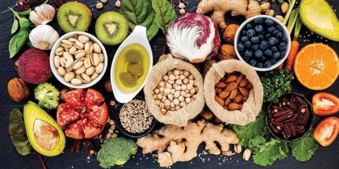 التغذية الشتوية.. أطعمة تقوي المناعة وأخرى تضعفها